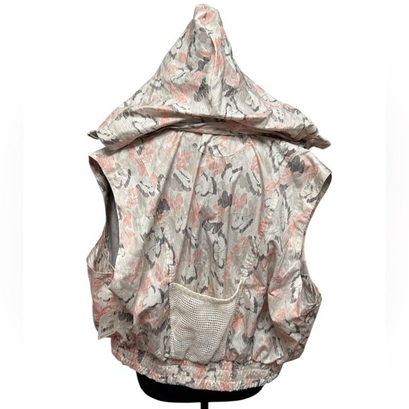 NWT Free People Movement Off The Grid Vest in Ivory Floral. - Picture 6 of 11